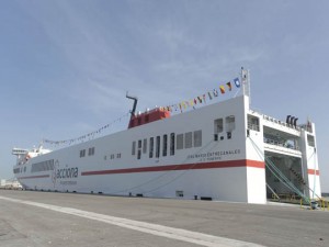 El “José María Entrecanales” puede transportar 210 plataformas y 50 contenedores de doble altura