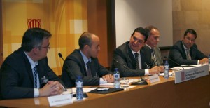 Mesa de ponentes moderados por Jose Luis Vidal