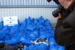 La Autoridad Portuaria de Barcelona ha destruido esta mañana dos toneladas de objetos falsificados