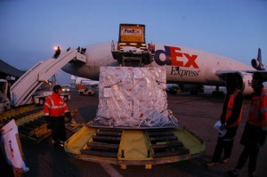 Avión de FedEx en proceso de carga
